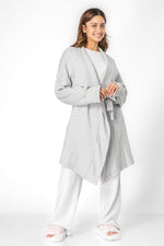 חלוק סרוג בצבע אפור בהיר