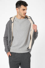 ג’קט מבד וופל עם בטנת פרוותית לגבר בצבע אפור