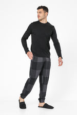 סט פיג’מה אינטרלוק ופלנל לגבר בצבע שחור