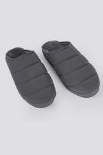 נעלי בית לגברים בצבע אפור דמוי פרווה