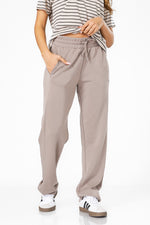 מכנסיים ארוכים בגזרה ישרה בצבע חום