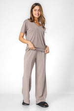 מכנסיים ארוכים בגזרה רחבה בצבע חום