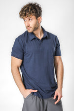 חולצת פולו אקטיב קצרה בצבע כחול ג'ינס