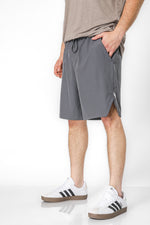 מכנסי ריצה קצרים אורך 9’’ בצבע אפור