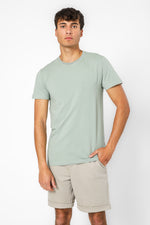 חולצה קצרה עם צווארון עגול