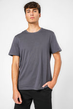 חולצה קצרה צווארון עגול מנדפת זיעה