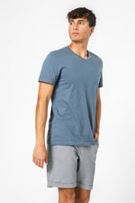 חולצה קצרה צווארון וי מנדפת זיעה