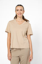 חולצה קצרה עם צווארון וי