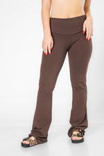 מכנסי טייץ דקים מתרחבים