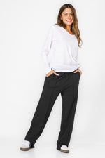 מכנסיים ארוכים דקים בצבע שחור