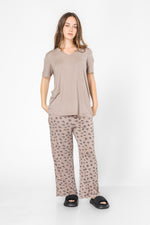 סט פיג’מה נעימה 7/8 בצבע חום