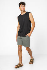 מכנסי פיקה קצרים עם כיסים