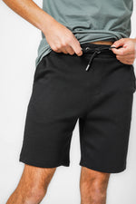 מכנסיים קצרים פיקה עם כיסים