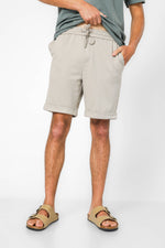 מכנסיים קצרים פיקה עם כיסים