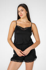 אוברול גופיה בשילוב תחרה בצבע שחור