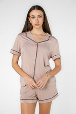 סט פיג’מה קצרה מכופתרת בצבע ורוד עתיק