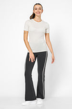 חולצת בייסיק קצרה צמודה