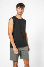 גופייה לגבר עם צווארון עגול