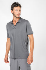 חולצת פולו קצרה בצבע אפור