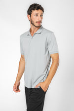 חולצת פולו קצרה בצבע אפור