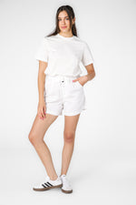 מכנסיים קצרים במראה מחוייט