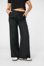 מכנסיים ארוכים במראה מחוייט