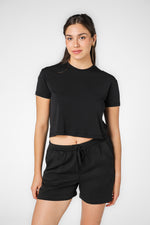 חולצת קרופ קצרה בצבע שחור צווארון עגול