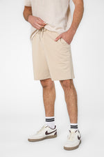 מכנסיים קצרים עם כיסים לגבר