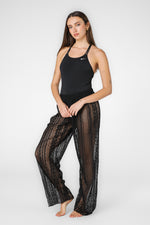 מכנסי חוף חצי שקופים עם תחרה