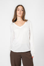 חולצת בייסיק צאוורון V לנשים