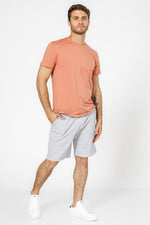 טישירט בצבע כתום