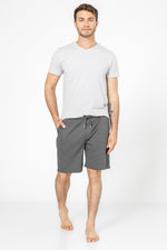 מכנסי פיקה קצרים בצבע ירוק זית