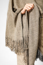 עליונית בצבע ירוק עתיק