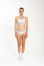 גוזיית ספגטי לוגו עם גומי צר בצבע לבן