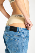 היפסטר לוגו עם גומי צר בצבע ניוד