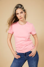 טישירט כותנה פרימיום גזרה צמודה בצבע ורוד