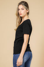 טישירט כותנה פרימיום צווארון וי בצבע שחור