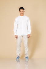 מכופתרת מנדרין בצבע לבן