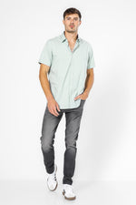 חולצה מכופתרת שרוולים קצרים בצבע ירוק