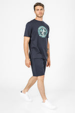 טישירט בייסיק בצבע נייבי עם הדפס