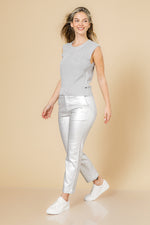 סריג ללא שרוול בצבע כסף