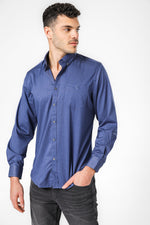 חולצה מכופתרת בצבע ג'ינס