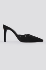 כפכפי עקב שפיץ בצבע שחור