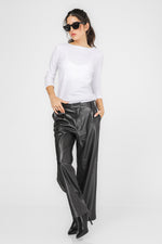 מכנסיים מתרחבים דמוי עור | קנת קול