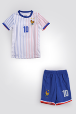 חליפת כדורגל איכותית לילדים הסט כולל חולצה נוחה וספורטיבית ומכנסים קצרים
(חליפת כדורגל זו אינה מוצר מקורי או רשמי של מועדון ספורט כלשהו)
**התמונות להמחשבה בלבד
XXXS - (4) XXS - (6) – XS (8) – S (10) – M (12) – L (14) – XL (16) – XXL (18) - XXL.