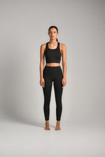 טייץ ספורט בגזרה גבוהה בצבע שחור