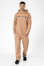 מכנסי טרנינג אינטרלוק בגזרה ישרה בצבע כאמל