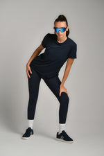 טי שירט אקטיב עם תפר קשת בגב