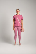 טי שירט אקטיב עם תפר קשת בגב