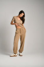 מכנסי טרנינג ארוכים עם גומי